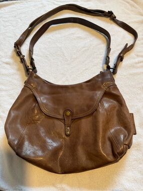 Aunts and Uncles Classic Brown Leather Shoulder/ Crossbody Bag